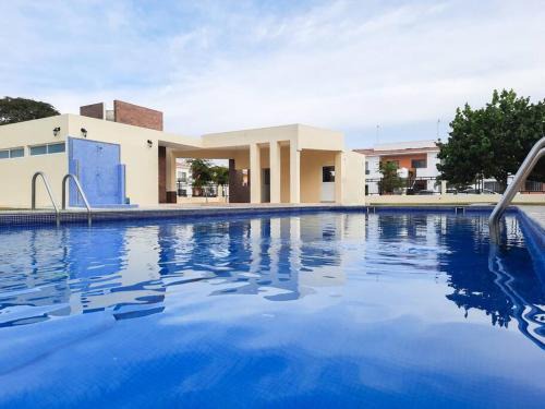 Ixtapa Apartamento | 2 BR Condo with pool only 15 min to Marina & Beach