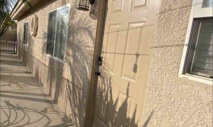 Greenacres Casa | 2 BR Guest House w/Private Parking in a Beautiful Almond grown Bakersfield City