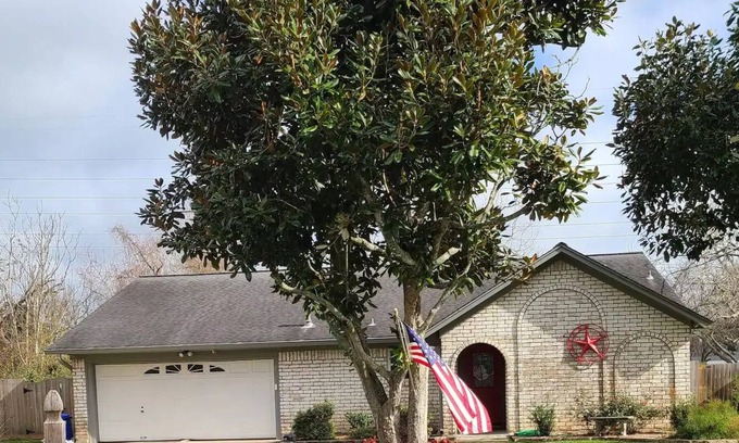 Lake Jackson Casa | 2 BR home, quiet neighborhood