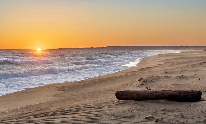 Chilmark Casa | 2 BR, Modern Main House, 1000 feet of private beach, AC, WiFi, Gym