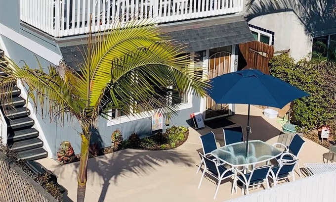 Mission Beach Condominio | Recién remodelado 2 BR en Jersey Ct a pocos pasos de la playa