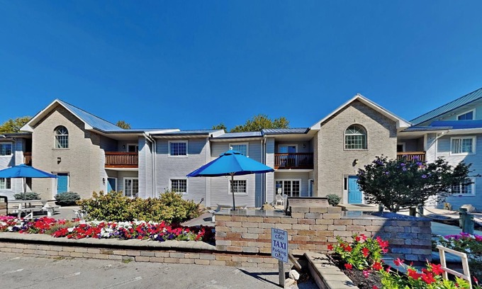 Put-in-Bay Condominio | 2 BR Pool View Unit - Updated Put-in-Bay Condo - Only Steps from Lake Erie C4