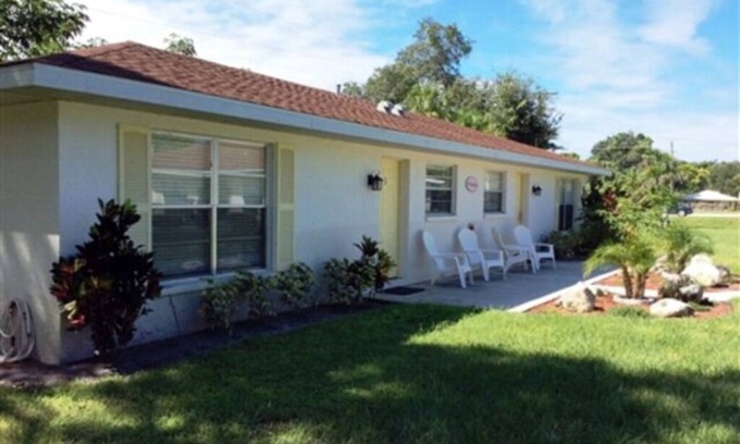 Laurel Villa | 2 BR VILLA SUITE w/ queen bed