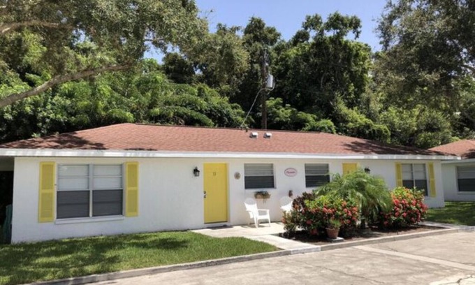 Laurel Villa | 2 BR VILLA SUITE w/ queen bed
