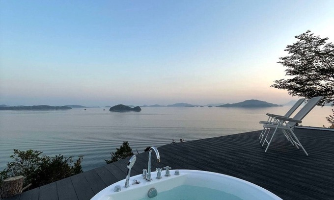 Kurahashi Casa | 2 BR Villa with Breathtaking Ocean View for 10 Ppl