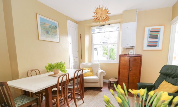 Llanfairfechan Casa | 2 BRYN EURYN, family friendly, with a garden in Llanfairfechan