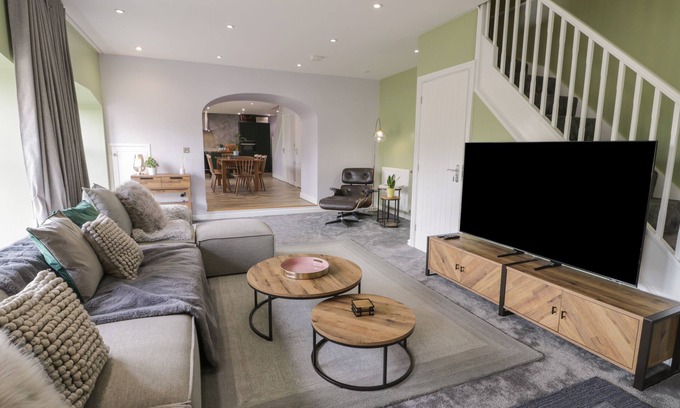 Llanfairpwllgwyngyll Cabaña | 2 BRYN GOF, family friendly, with a garden in Llanfairpwllgwyngyll