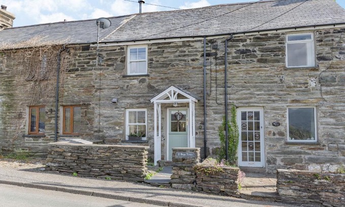 Ffestiniog Casa | 2 Bryn Tirion