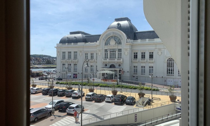 Trouville-sur-Mer Condominio | VISTA PISO DE 2 CÁMARAS / 2 DORMITORIOS EN PUERTO Y CASINO HOTEL SPA