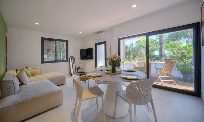 La Croix des Gardes Apartamento | 2 CHAMBRES JARDIN/TERRASSE ACCES PLAGES A2B241