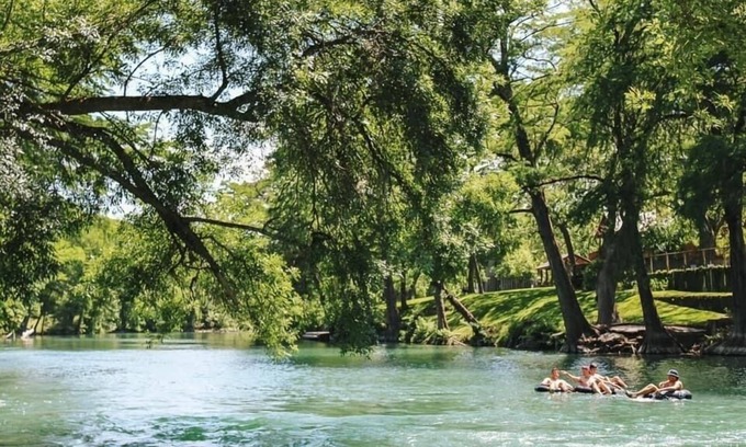 Gruene Cabaña | Coastal Themed Casita on the river