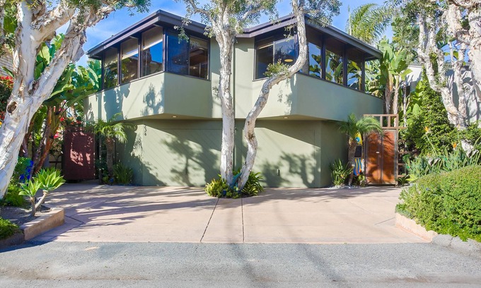 Del Mar Casa | 2 Connected Homes Walking Distance to the Beach and Track: The Surf & Turf in Del Mar - New Listing