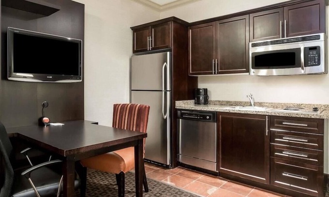 Palm Beach - West Palm Beach Casa | 2 Connecting Suites at a Hotel