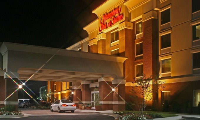 Murfreesboro Hotel | 2 Connecting Suites at a Hotel