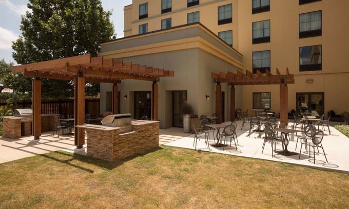Stone Oak Apartamento | 2 Connecting Suites at a Hotel