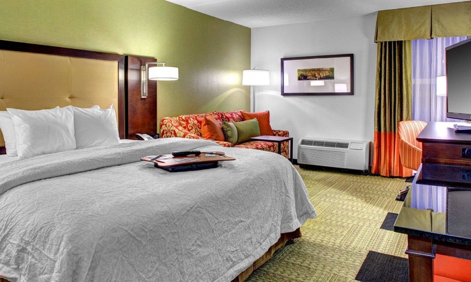 The Vista Casa | 2 Connecting Suites with Two Beds and One Sofabed at a Full Service Hotel by Suiteness