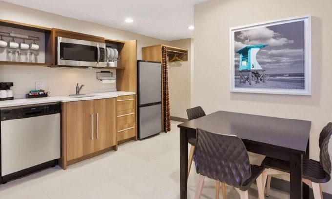 Wilmington Hotel | 2 Convenient Units! Outdoor Pool, Pets Allowed, FREE Breakfast and Parking!