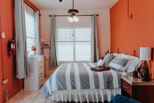 Rio Piedras Apartamento | 2 Cozy College Student Room with AC, Wi-Fi, Kitchenette