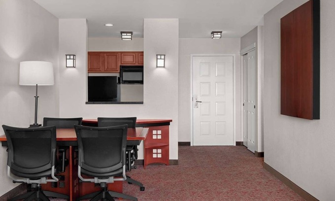 Downtown Hotel | 2 Cozy Suites Ideal for Groups doing business or visits - Balcony, Full Kitchen