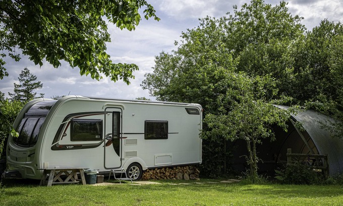 Llandeilo Cabina | 2 Double Bed Caravan - secure parking and WIFI