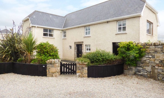 Tullaghan Cabaña | 2 FISHERY COTTAGES, pet friendly in Bundoran, County Donegal