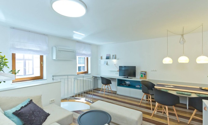 Ljubljana City Centre Apartamento | 2 floor apartment, Old Town, cheap & easy park, pets welcome