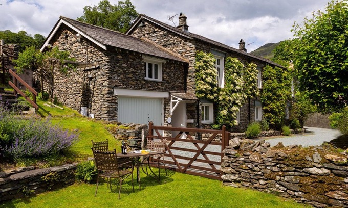 Rydal Casa | 2 HART HEAD BARN, pet friendly, with open fire in Ambleside