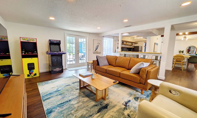 Arlington Casa | 2 homes for 1 - Arcade, Firepit, Patio - Main house & Lrg guest house included!