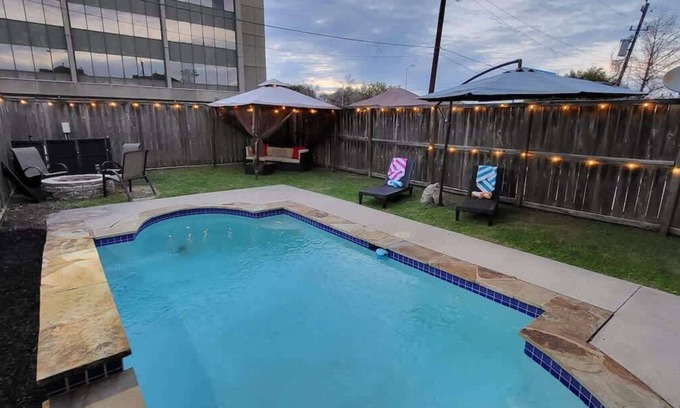 Woodlake - Briar Meadow Casa | 2 Homes for 1 Price Magnificent Pool Sleeps 16