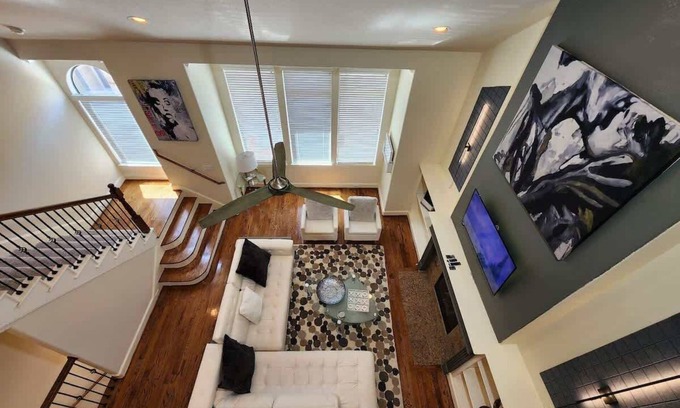 Woodlake - Briar Meadow Casa | 2 Homes Galleria Private Jacuzzi KING BED