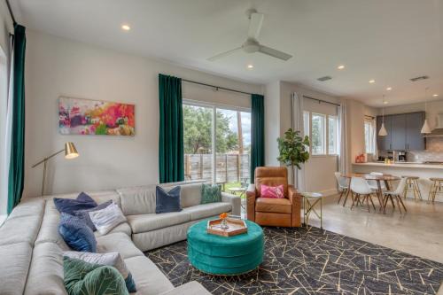 Galindo Casa | 2 Homes in 1 Centrally located near SoCo
