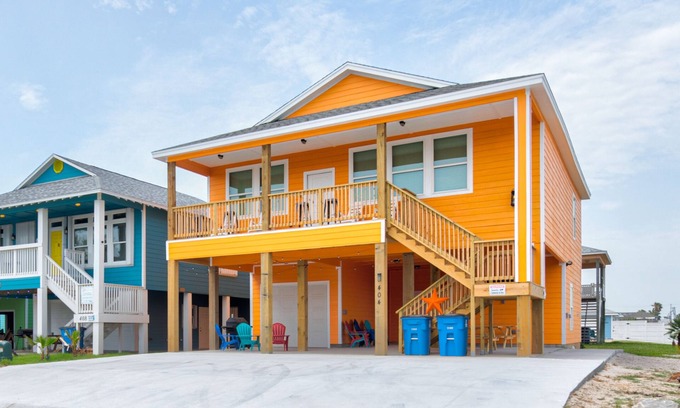 Port Aransas Casa | 2 Homes- Perfect location for large families or groups. Pool, Walk to BEACH