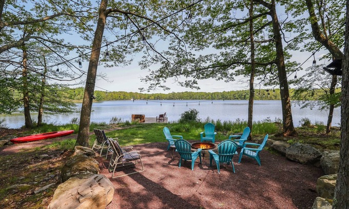 Locust Lake Village Casa | 2 Homes Sleeps 16 Lakefront Dock Game Rooms Family & Dog Friendly