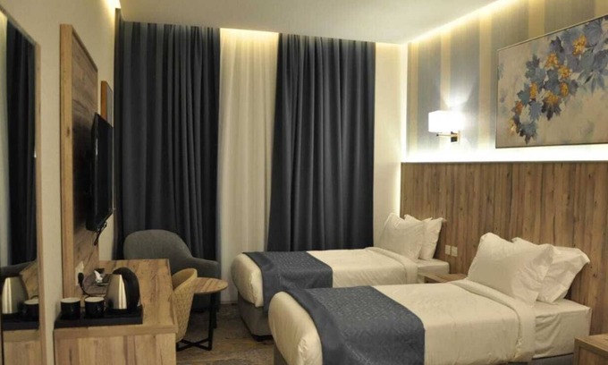 Mecca Apartamento | 2 Hotel Suites in Tranquil Makkah with AC