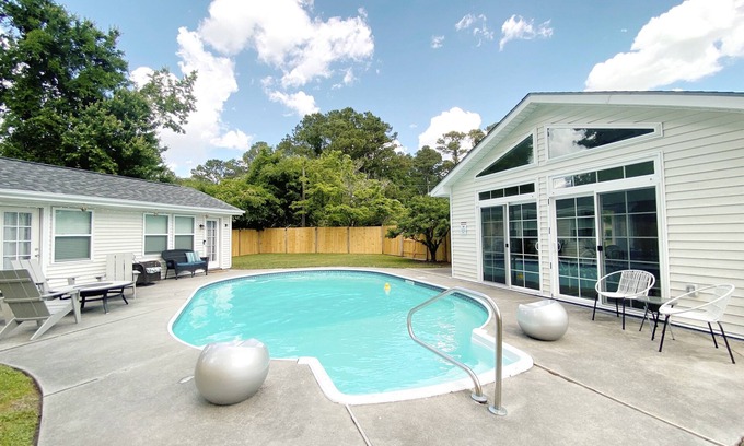 Myrtle Grove Casa | 2 HOUSES!! Dreamy Villa & Tiny House! Large pool!