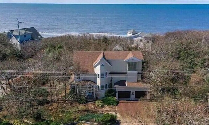 Villas Casa | 2 houses from Delaware Bay water views & hot tub