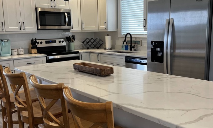 Whalehead Beach Condominio | “2 Impulsive” Luxury Condo Steps from the beach in the Beach Club at Whalehead
