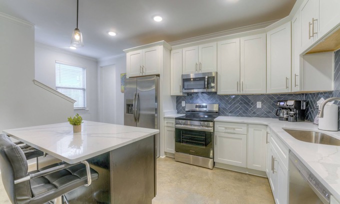 Downtown Memphis Casa | 2-in-1 Home! Entire Duplex for Your Private Stay