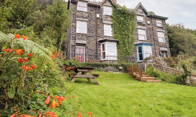 Corris Apartamento | 2 ISYGRAIG, admite mascotas, con un jardín en Corris, Ref 937399