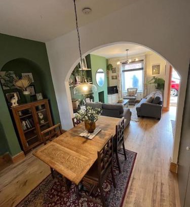 Adamsdown Casa | 2 Just the Splott Sleeps 6 8mins to Stadium
