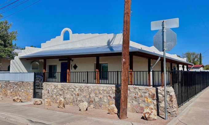 Las Cruces Casa | 2 king bds/2.5 bathrooms in the heart of Downtown