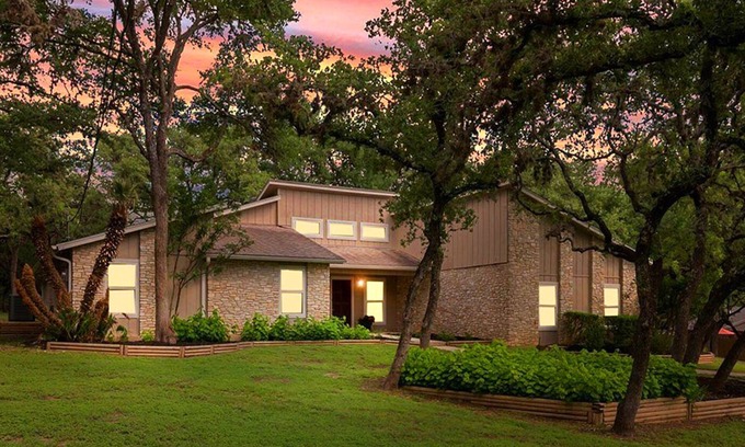 San Marcos Casa | 2 King Beds in Relaxing Oasis in Texas Hill Country - Free Wi-Fi, Parking, Snack