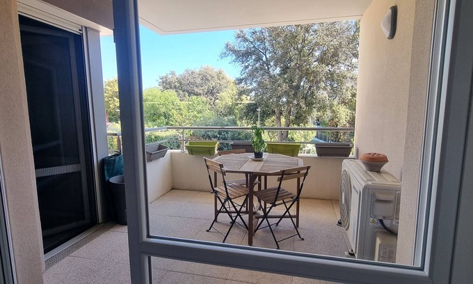 La Ciotat Apartamento | 2 kms from the beach! Quiet apartment in recent, secure residence.