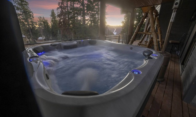 Duck Creek Village Cabina | 2 Lodges for Families, Friends & Weddings