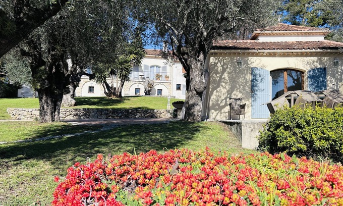 Roquefort-les-Pins Casa | 2 Maison Provence - Big garden - Salt water pool - 7 bedrooms, sleeps 15