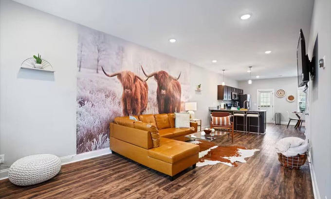 Clarksville Apartamento | 2 Master BRs / Wi-Fi / Selfie Wall / Western / W/D / 40 min from Nashville