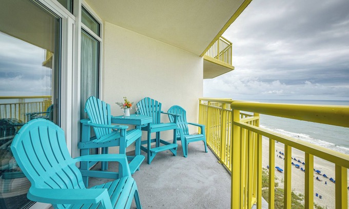 Crescent Beach Condominio | 2 Mi to Barefoot Landing: Condo w/ Beach Access!