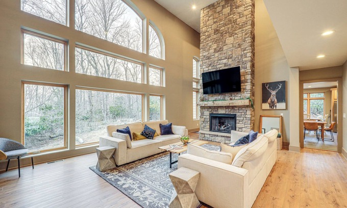 Charter Hills Casa | 2 Mi to Beech Mtn Resort: Expansive Group Getaway!