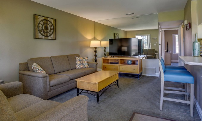 Indio Condominio | 2 Mi to Coachella & Stagecoach: Condo w/ Pool