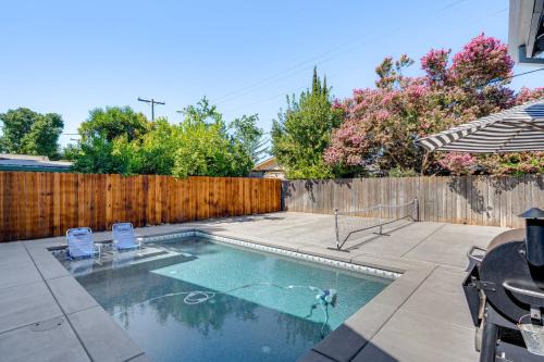 Sacramento Casa | 2 Mi to Dtwn Home with Private Pool in Sacramento